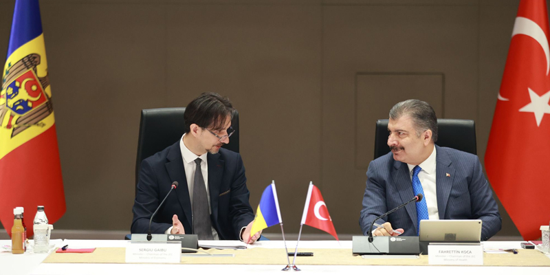 İki Bakan KEK'te Bir Araya Geldi
